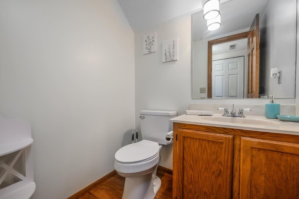Family Friendly And Quite 2 Bedroom Condo Close To Fun Fort Wayne Extérieur photo