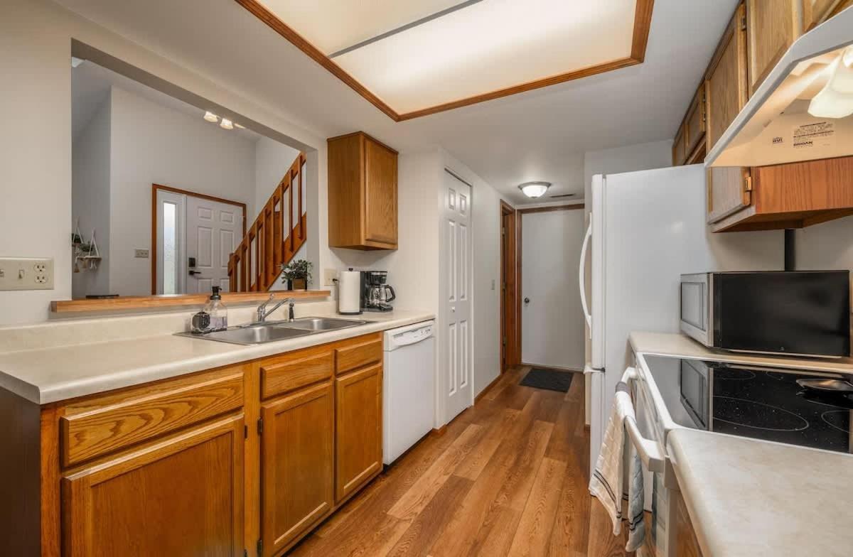 Family Friendly And Quite 2 Bedroom Condo Close To Fun Fort Wayne Extérieur photo