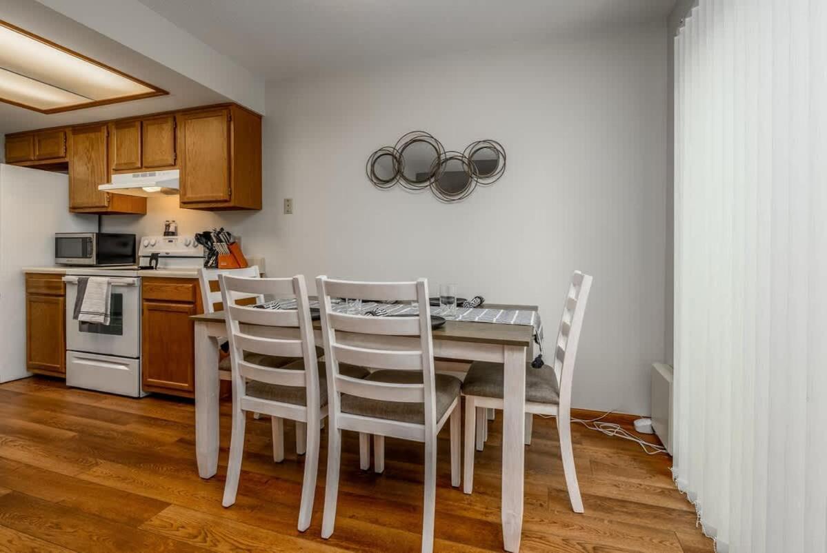 Family Friendly And Quite 2 Bedroom Condo Close To Fun Fort Wayne Extérieur photo