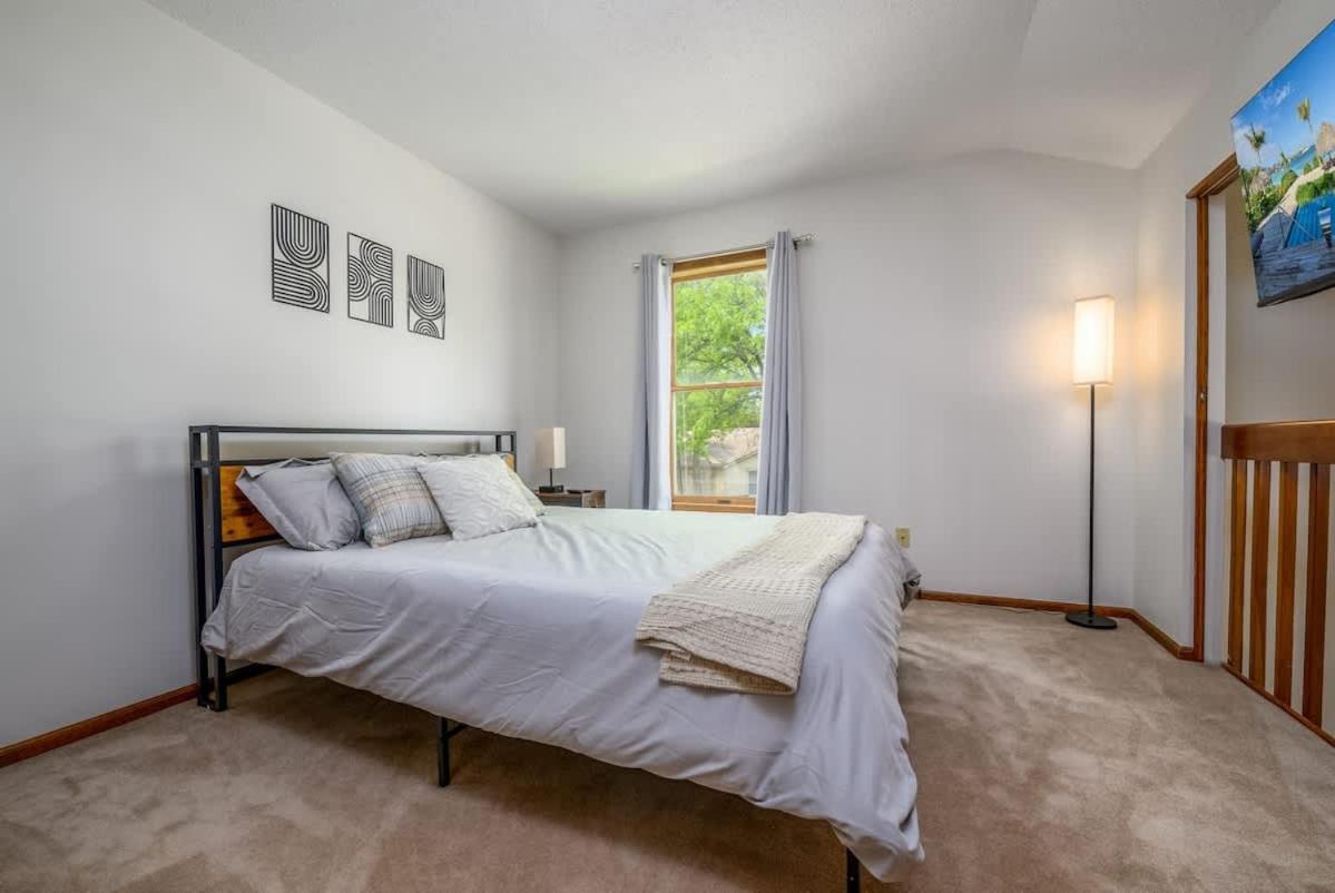 Family Friendly And Quite 2 Bedroom Condo Close To Fun Fort Wayne Extérieur photo
