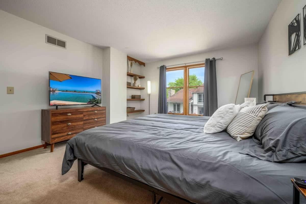 Family Friendly And Quite 2 Bedroom Condo Close To Fun Fort Wayne Extérieur photo